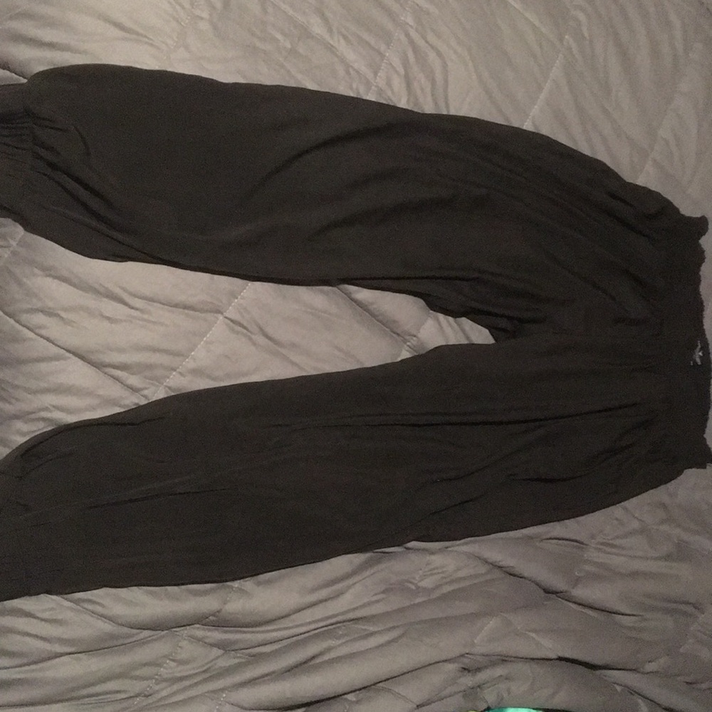 American Eagle black capris